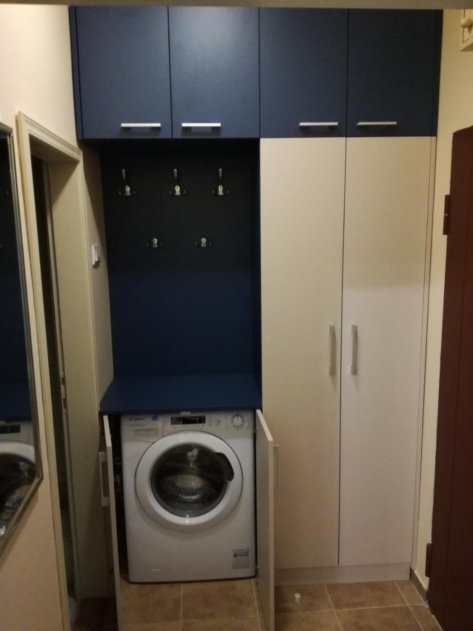 By The Park Free Parking Apartman