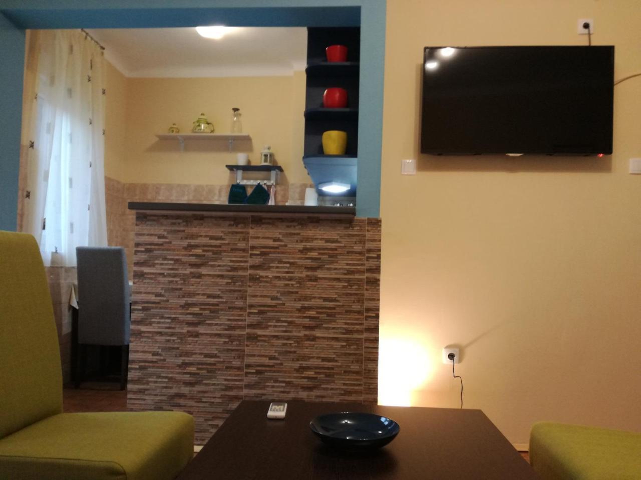 By The Park Free Parking Apartman