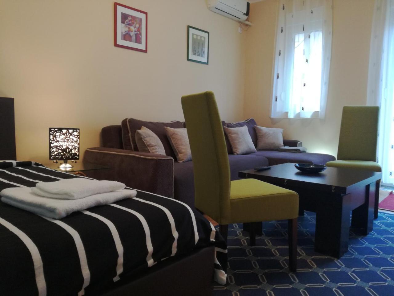 By The Park Free Parking Apartman Belgrade