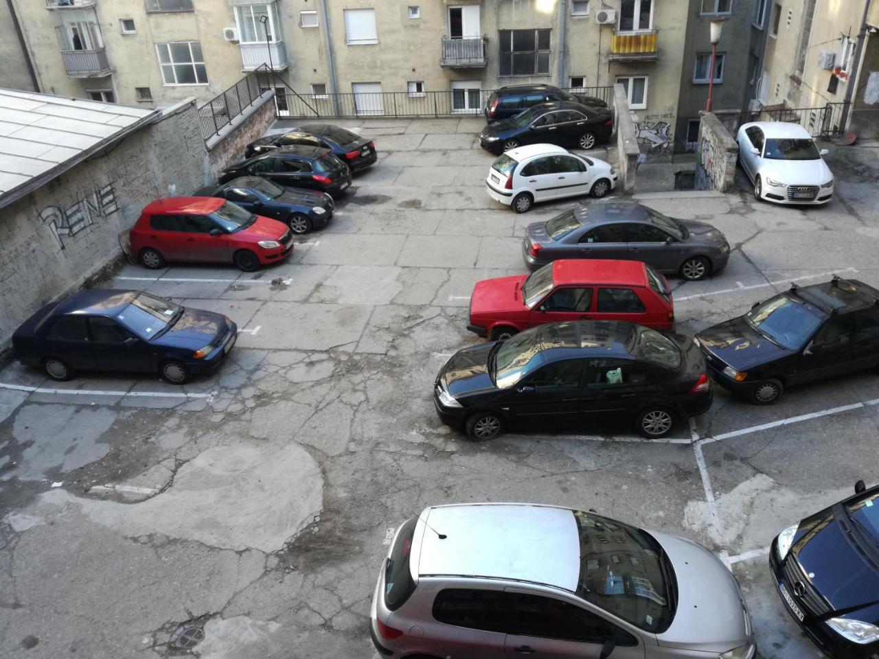 By The Park Free Parking Apartman *
