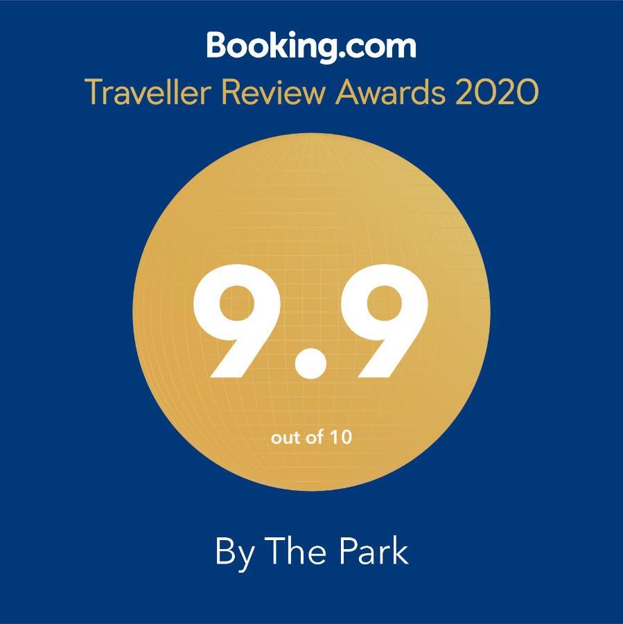 By The Park Free Parking Apartman *